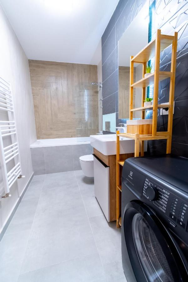 Brown Bear Apt. Boho Style Bedroom W/ City View & Free Parking Braşov Dış mekan fotoğraf